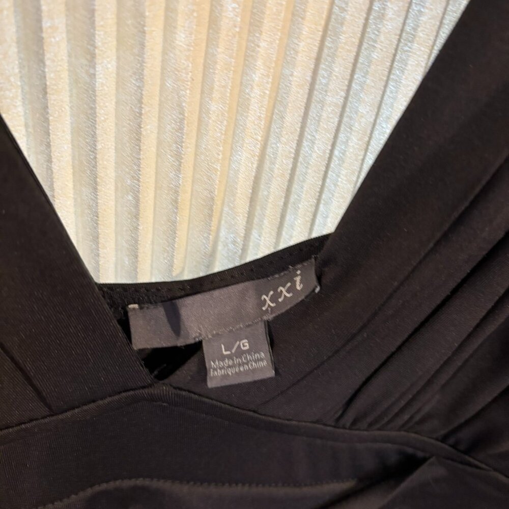 xxi Size large Black fitted dress